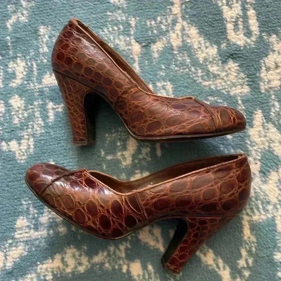 Vintage 1940s genuine alligator heels for tiny feet - Picture 3 of 10